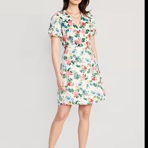Old Navy - 💐 Floral Puff Sleeve Mini Wrap Dress